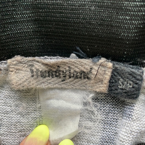 grey skirt with cross pattern - Picture 3 of 3